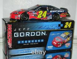 2006 JEFF GORDON #24 DUPONT AUTOGRAPHED CAR WithHOLOGRAM COA HMS TEAM STORE RARE