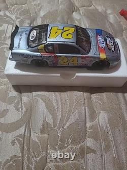 Dupont 2000 Nascar 124 Scale Car Autograph Jeff Gordon Limited Edition #24 NIB