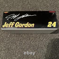 Jeff Gordon 1997 Dupont Jurassic Park Car Autographed Die Cast 1 /24 Scale