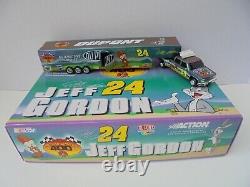 Jeff Gordon #24 DuPont/Looney Tunes 2001 Action Dually with Trailer 1/64 Diecast