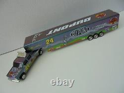 Jeff Gordon #24 DuPont/Looney Tunes 2001 Action Dually with Trailer 1/64 Diecast