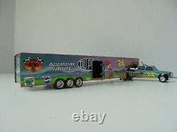 Jeff Gordon #24 DuPont/Looney Tunes 2001 Action Dually with Trailer 1/64 Diecast