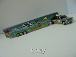 Jeff Gordon #24 DuPont/Looney Tunes 2001 Action Dually with Trailer 1/64 Diecast
