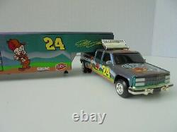 Jeff Gordon #24 DuPont/Looney Tunes 2001 Action Dually with Trailer 1/64 Diecast