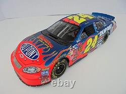 Jeff Gordon #24 DuPont Looney Tunes 2003 MC Action Elite 1/24th Nascar Diecast M