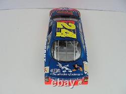 Jeff Gordon #24 DuPont Looney Tunes 2003 MC Action Elite 1/24th Nascar Diecast M