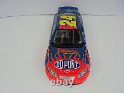 Jeff Gordon #24 DuPont Looney Tunes 2003 MC Action Elite 1/24th Nascar Diecast M