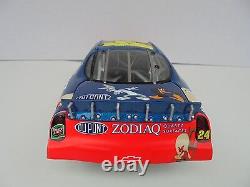 Jeff Gordon #24 DuPont Looney Tunes 2003 MC Action Elite 1/24th Nascar Diecast M