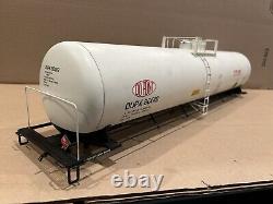 USA TRAINS DUPONT 55' EXTRUDED ALUMINUM MODERN TANK CAR G-SCALE Needs Help