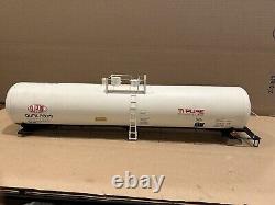 USA TRAINS DUPONT 55' EXTRUDED ALUMINUM MODERN TANK CAR G-SCALE Needs Help