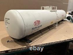 USA TRAINS DUPONT 55' EXTRUDED ALUMINUM MODERN TANK CAR G-SCALE Needs Help