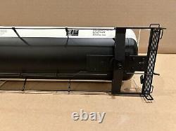 USA TRAINS DUPONT 55' EXTRUDED ALUMINUM MODERN TANK CAR G-SCALE Needs Help