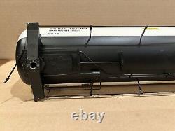 USA TRAINS DUPONT 55' EXTRUDED ALUMINUM MODERN TANK CAR G-SCALE Needs Help