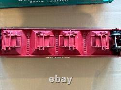 USA Trains Dupont Four Bay Covered Hopper G Scale C7/ex R14120