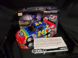 #24 Jeff Gordon Dupont 1ère voiture de Coupe 1992 Chevy Lumina VIN 104 sur 1219 produites