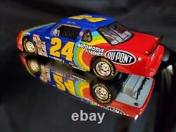 #24 Jeff Gordon Dupont 1ère voiture de Coupe 1992 Chevy Lumina VIN 104 sur 1219 produites