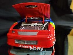 #24 Jeff Gordon Dupont 1ère voiture de Coupe 1992 Chevy Lumina VIN 104 sur 1219 produites