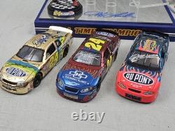 3 voitures en métal diecast signées de Jeff Gordon #24 Dupont en exposition 1998 2001 2005 ! Regardez