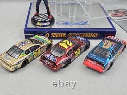 3 voitures en métal diecast signées de Jeff Gordon #24 Dupont en exposition 1998 2001 2005 ! Regardez