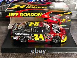 Jeff Gordon a signé #24 DuPont Firestorm Fan Club Color Chrome 2024 1/24