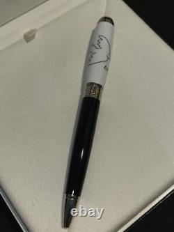 Stylo à bille S. T. Dupont Picasso Colombe en édition limitée noir et blanc