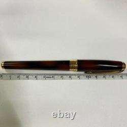Stylo à plume ST Dupont en écaille de tortue avec finition laquée