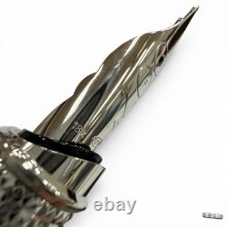 Stylo-plume Dupont James Bond 007 en édition limitée, plume fine (F) en or 18 carats, argenté