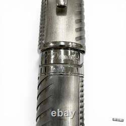 Stylo-plume Dupont James Bond 007 en édition limitée, plume fine (F) en or 18 carats, argenté