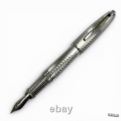 Stylo-plume Dupont James Bond 007 en édition limitée, plume fine (F) en or 18 carats, argenté