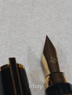 Stylo-plume vintage S.T. Dupont grand format, garnitures plaquées or 24 carats et plume fine en or massif 18 carats (750)