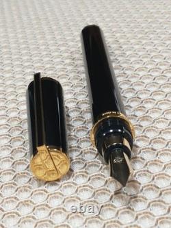 Stylo-plume vintage S.T. Dupont grand format, garnitures plaquées or 24 carats et plume fine en or massif 18 carats (750)