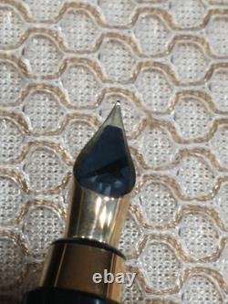 Stylo-plume vintage S.T. Dupont grand format, garnitures plaquées or 24 carats et plume fine en or massif 18 carats (750)